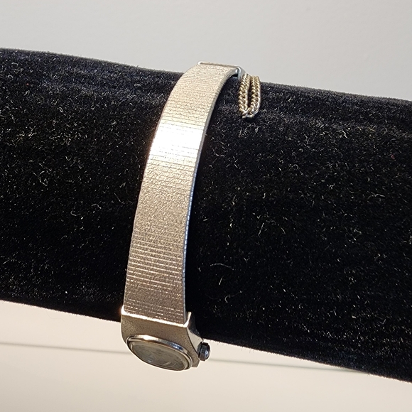 Seiko Vintage Silver Womens Watch with Gold Accent - Picture 5 of 7